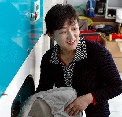 举重冠军视频_沦落成搓澡的举重冠军_举重冠军沦落搓澡工