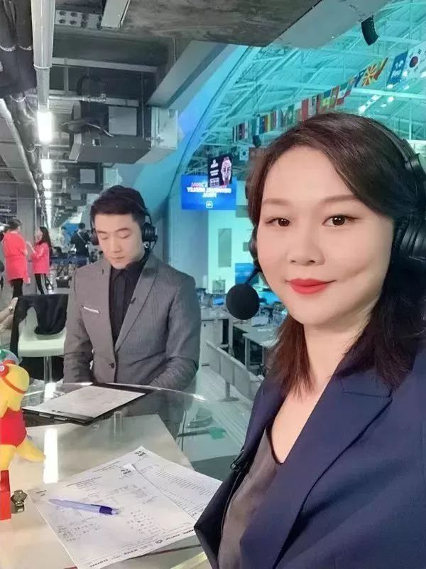 我们的嘴替!潘展乐破世界纪录夺冠,为他嘶吼咆哮的女解说是前世界冠军