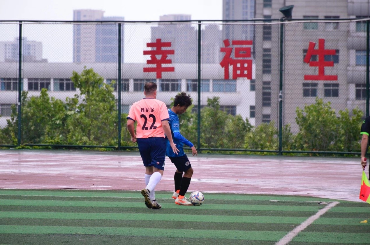 青岛科技大学第40届科大杯足球赛：机电学院一路挺进决赛