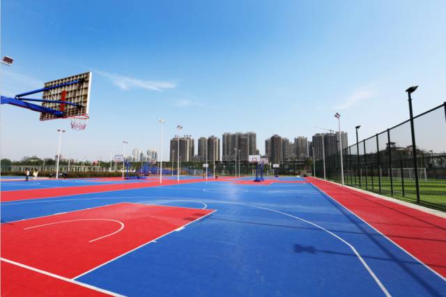 足球比赛中旗子是什么意思_足球规则旗子_足球规则旗子怎么摆