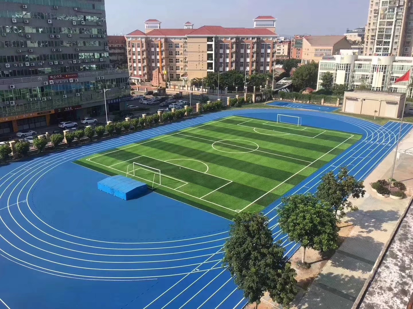 足球规则旗子怎么摆_足球比赛中旗子是什么意思_足球规则旗子