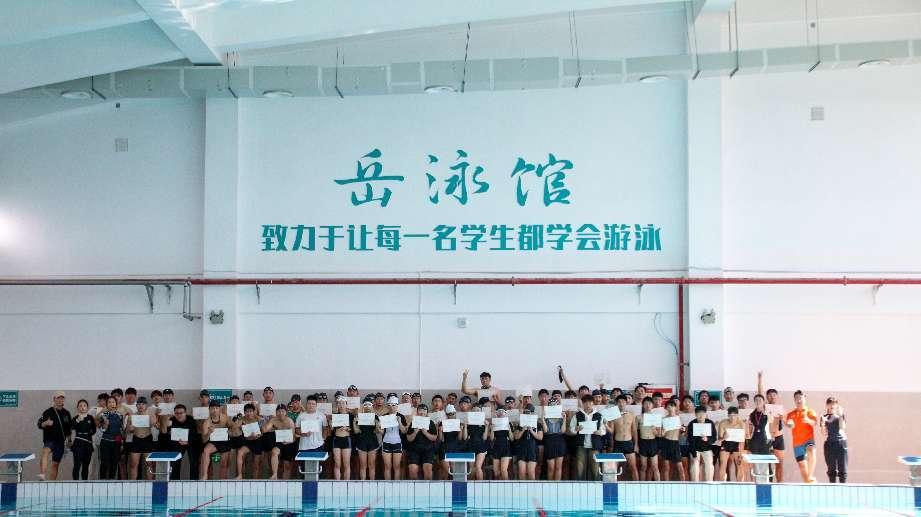 游泳获冠军_游泳冠军2020年_游泳冠军2021