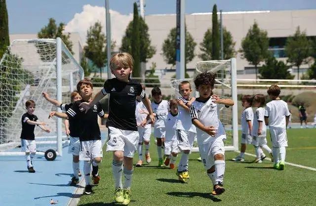 成都市足球锦标赛_成都社区足球比赛规则_成都市足球比赛